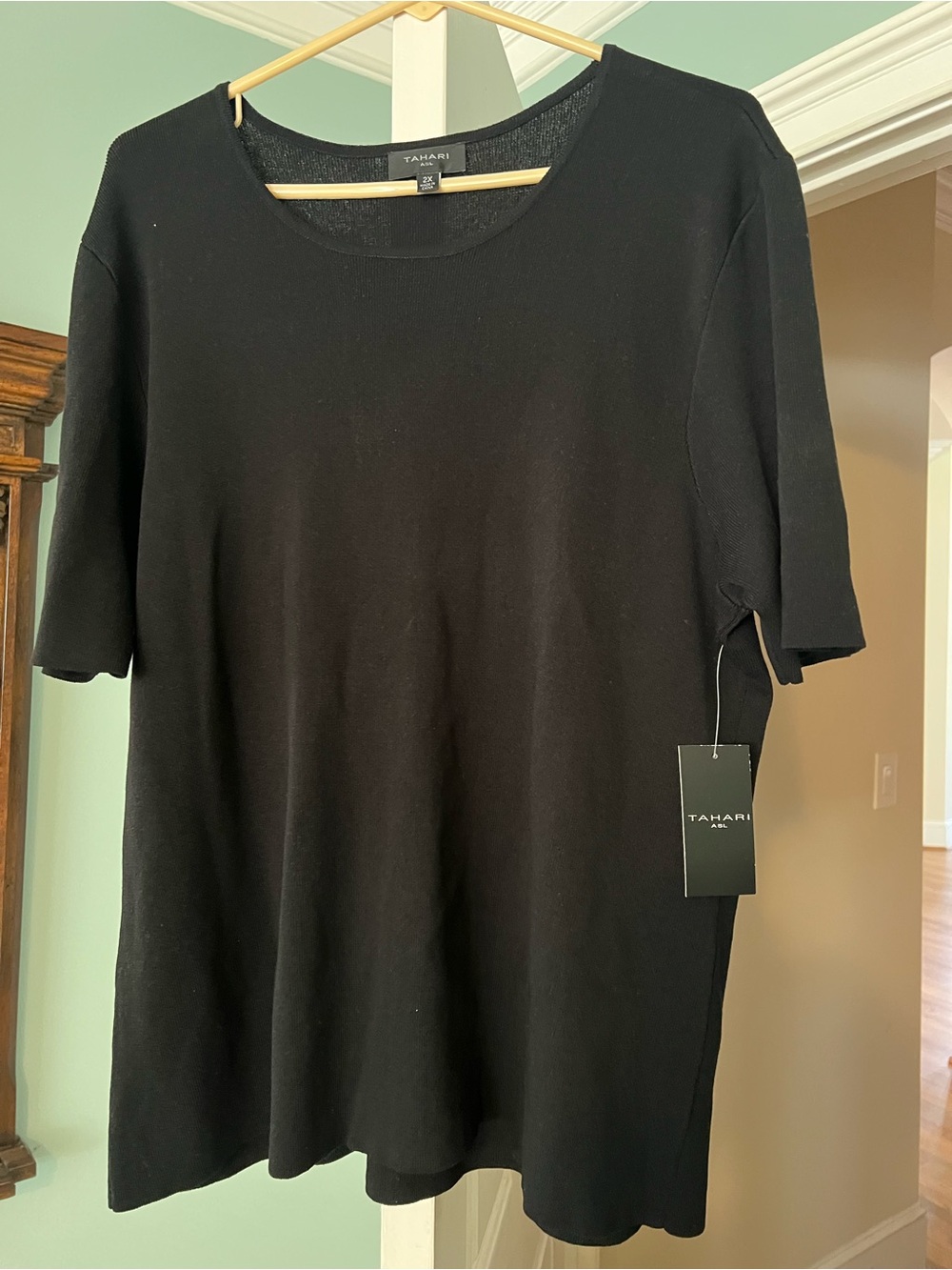 Tahari Black Short Sleeve Knit Shirt
